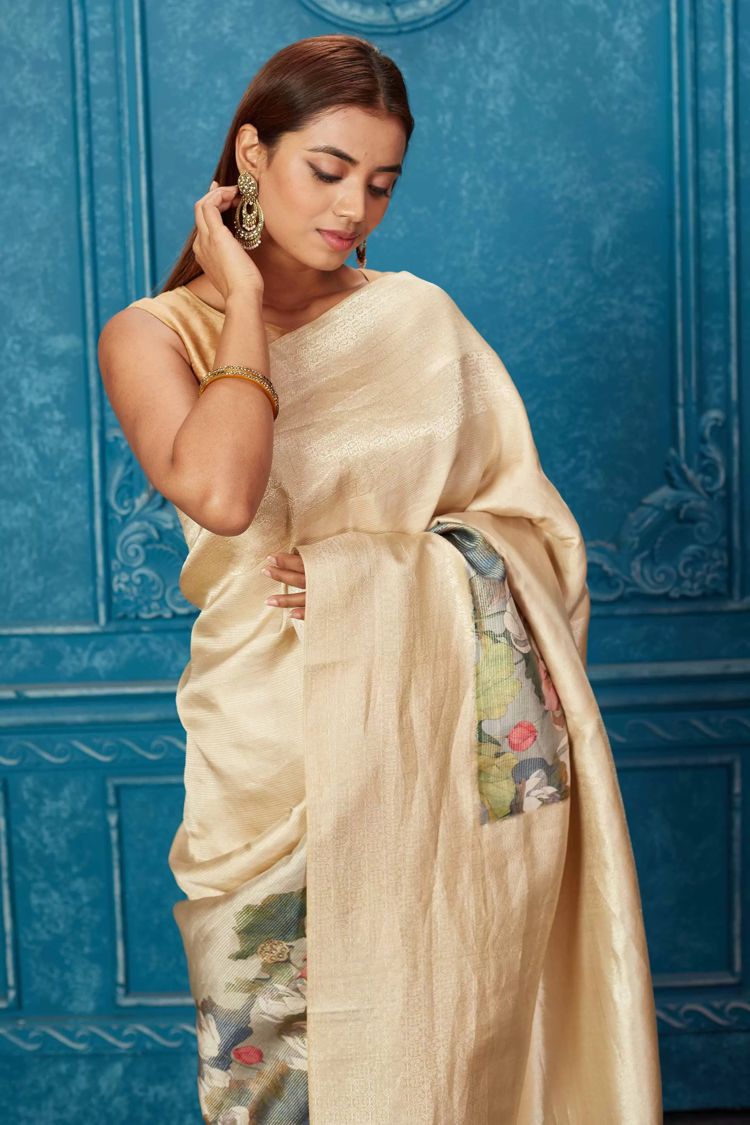 91A271 Golden Floral Kanjivaram Saree