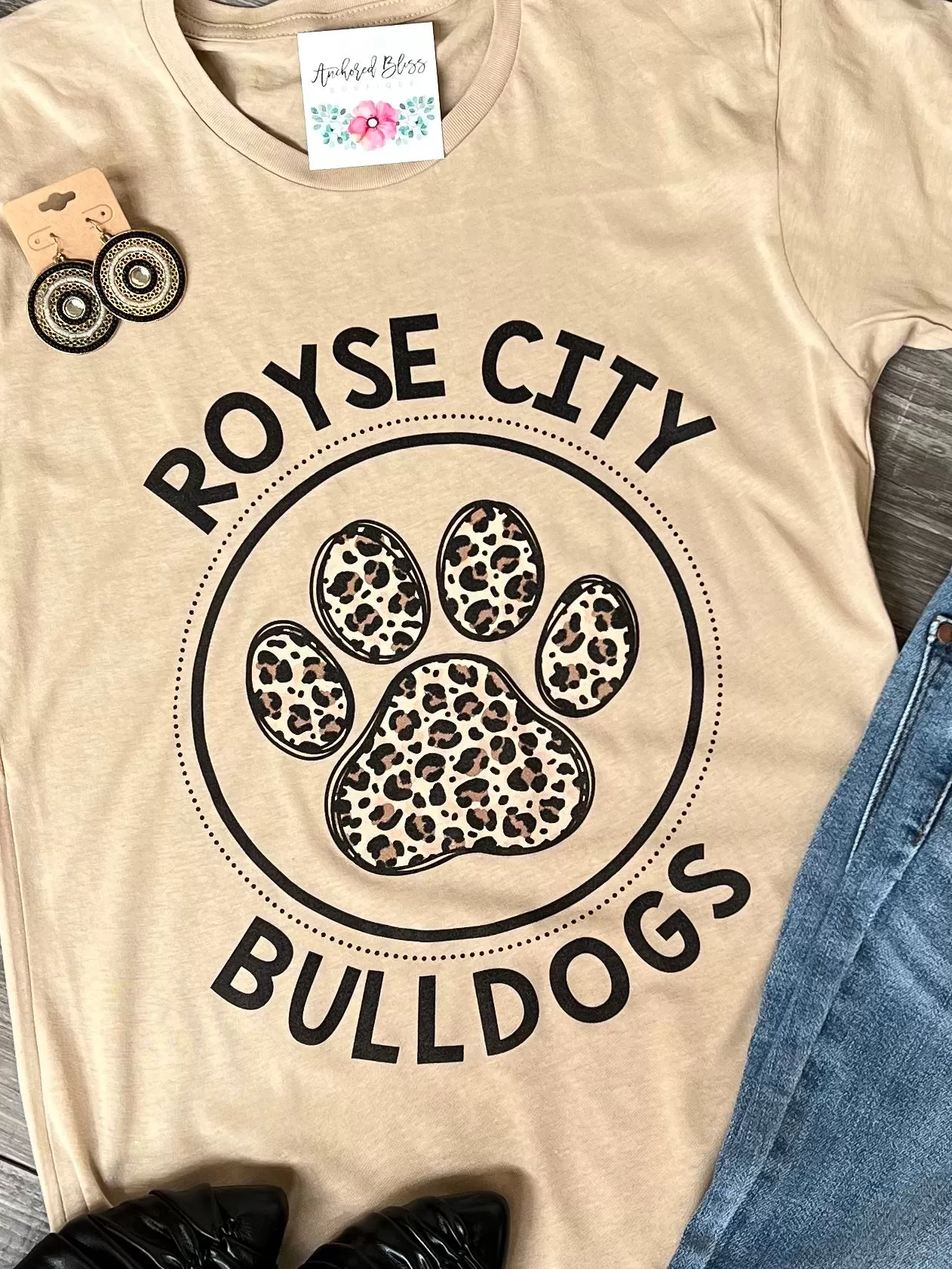 Bulldogs Paw Circle Graphic Tee