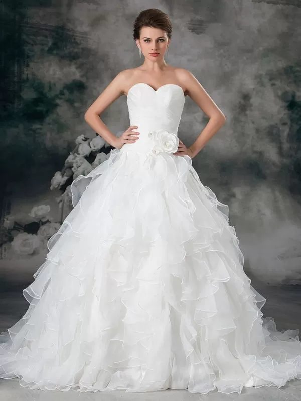 Glamorous Ivory Ruched Sweetheart Neck A-Line Organza Wedding Dress