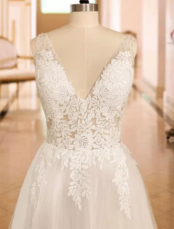 Simple Wedding Dress 2021 A Line V Neck Straps Sleeveless Lace Appliqued Tulle Bridal Gown