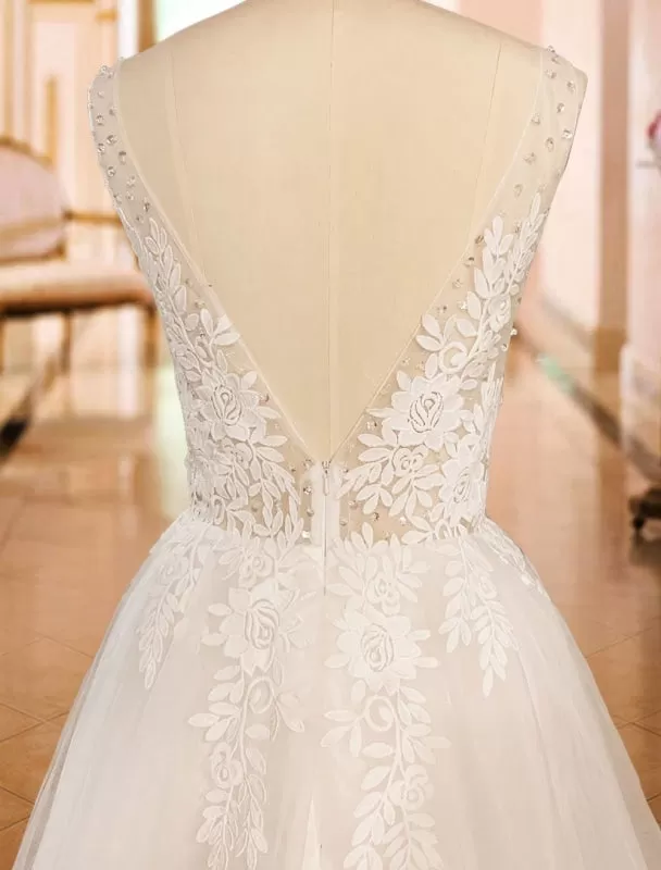 Simple Wedding Dress 2021 A Line V Neck Straps Sleeveless Lace Appliqued Tulle Bridal Gown