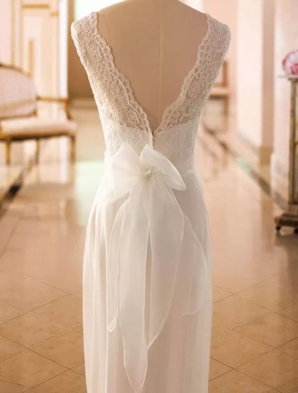 Simple Wedding Dress A Line Lace V Neck Sleeveless Bows Bridal Dresses With Chapel Train