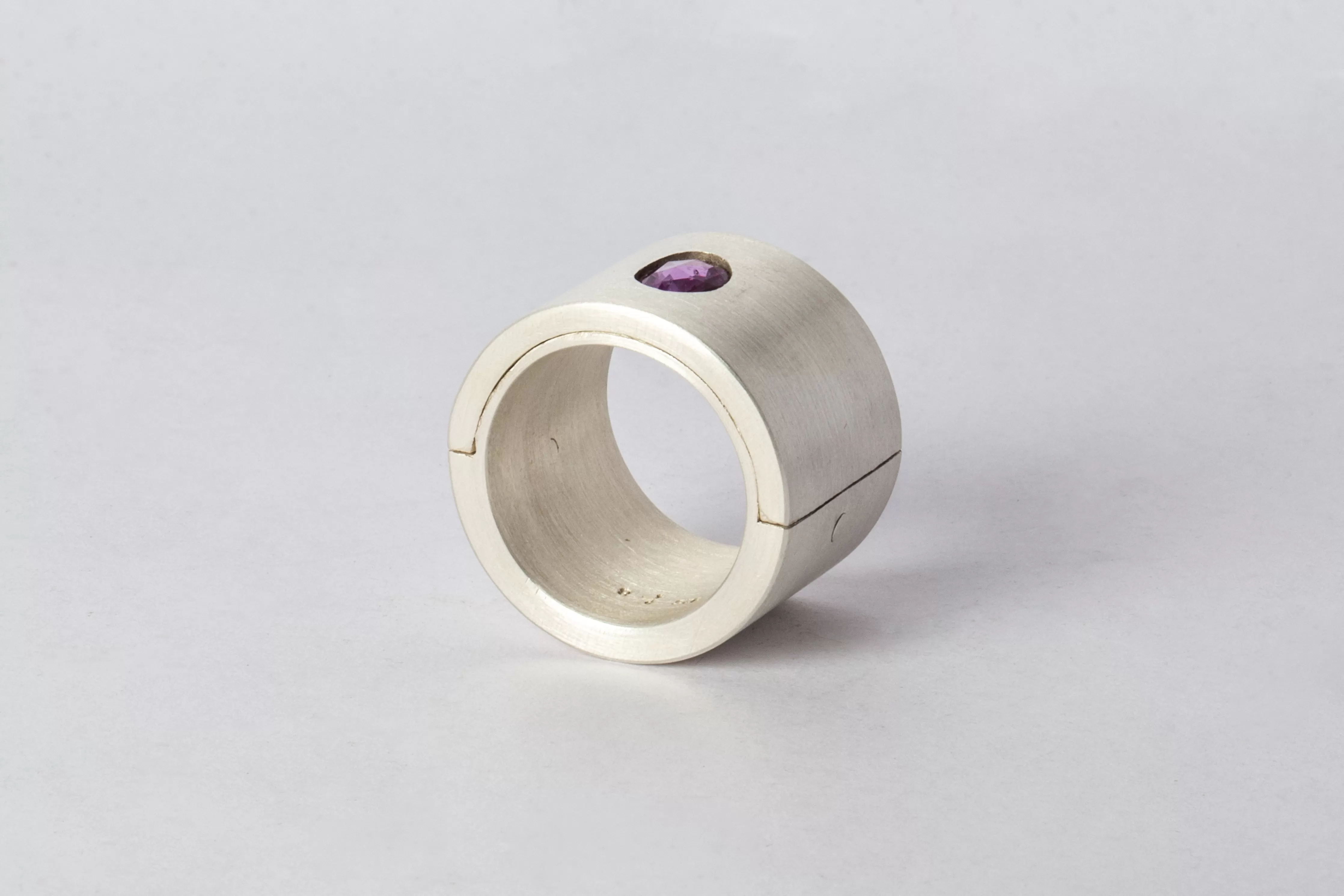 Sistema Ring (0.8 CT, Purple Sapphire Faceted Slab, 17mm, MA SAF)