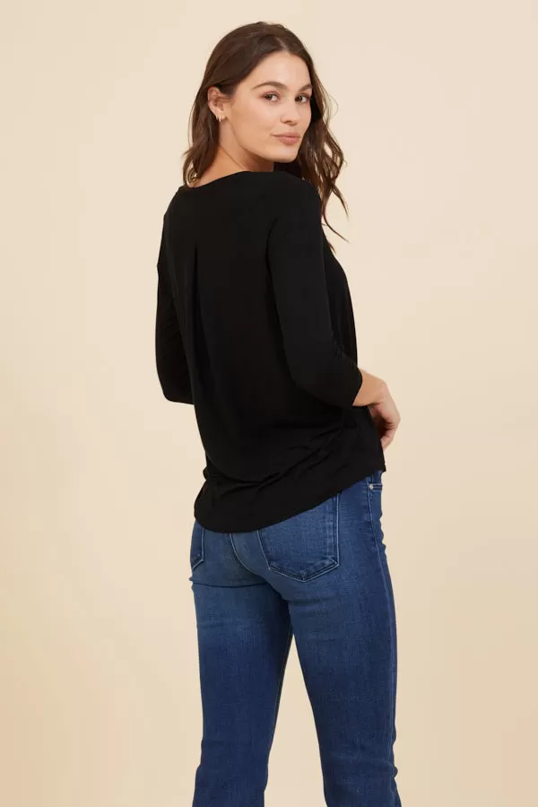 Soft Touch 3/4 Sleeve Pleat Back V-Neck in Noir