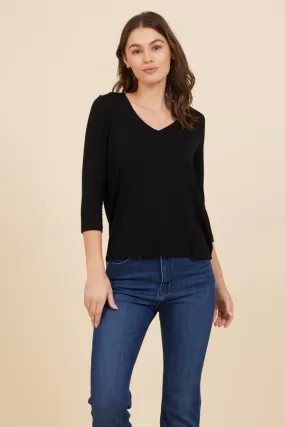 Soft Touch 3/4 Sleeve Pleat Back V-Neck in Noir