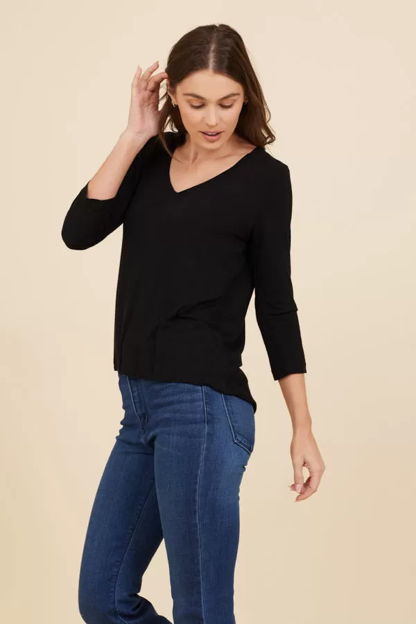 Soft Touch 3/4 Sleeve Pleat Back V-Neck in Noir