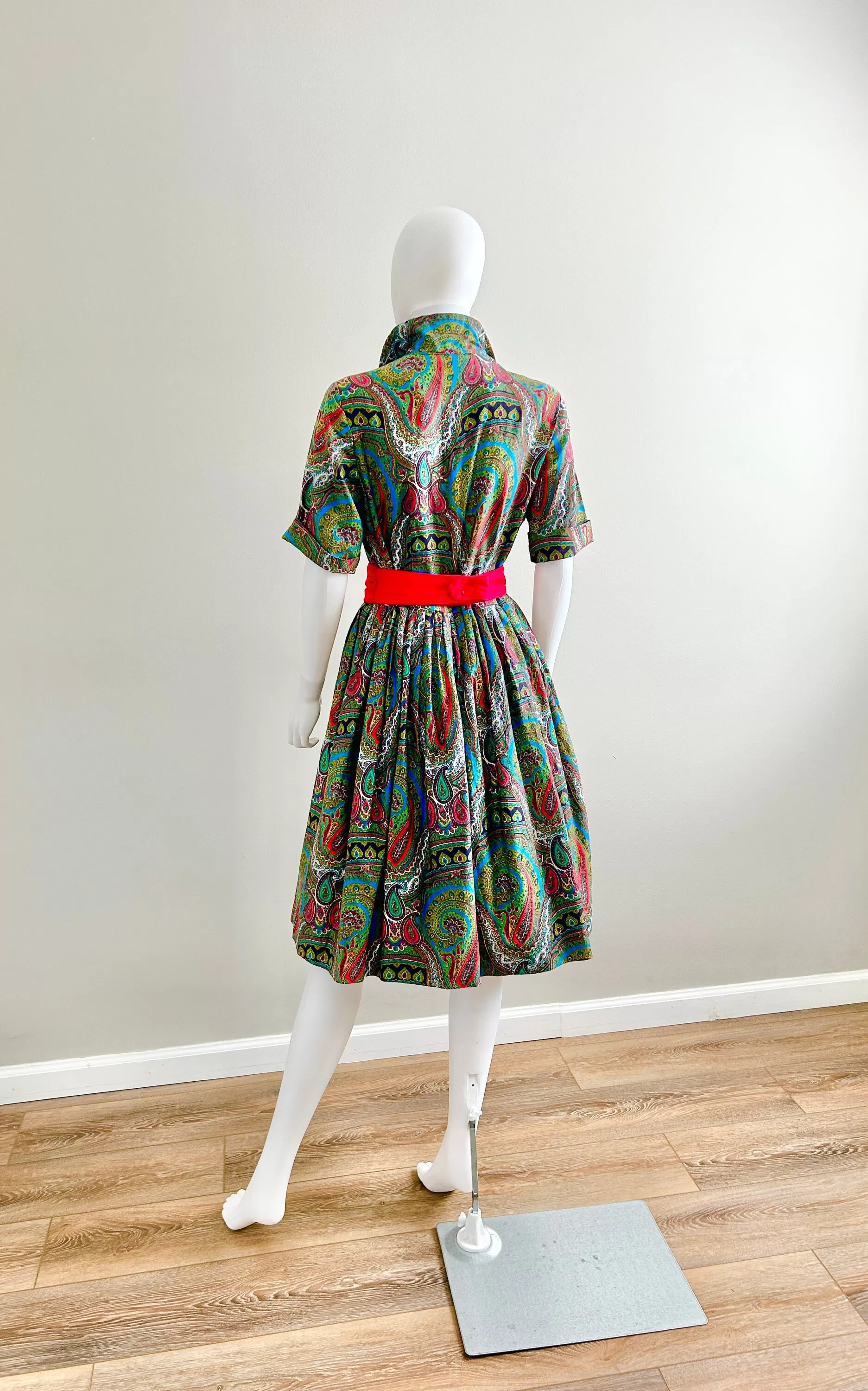 Vintage 1950s Paisley Cotton Shirt Dress / 50s Fit and Flare Dress / Size S M