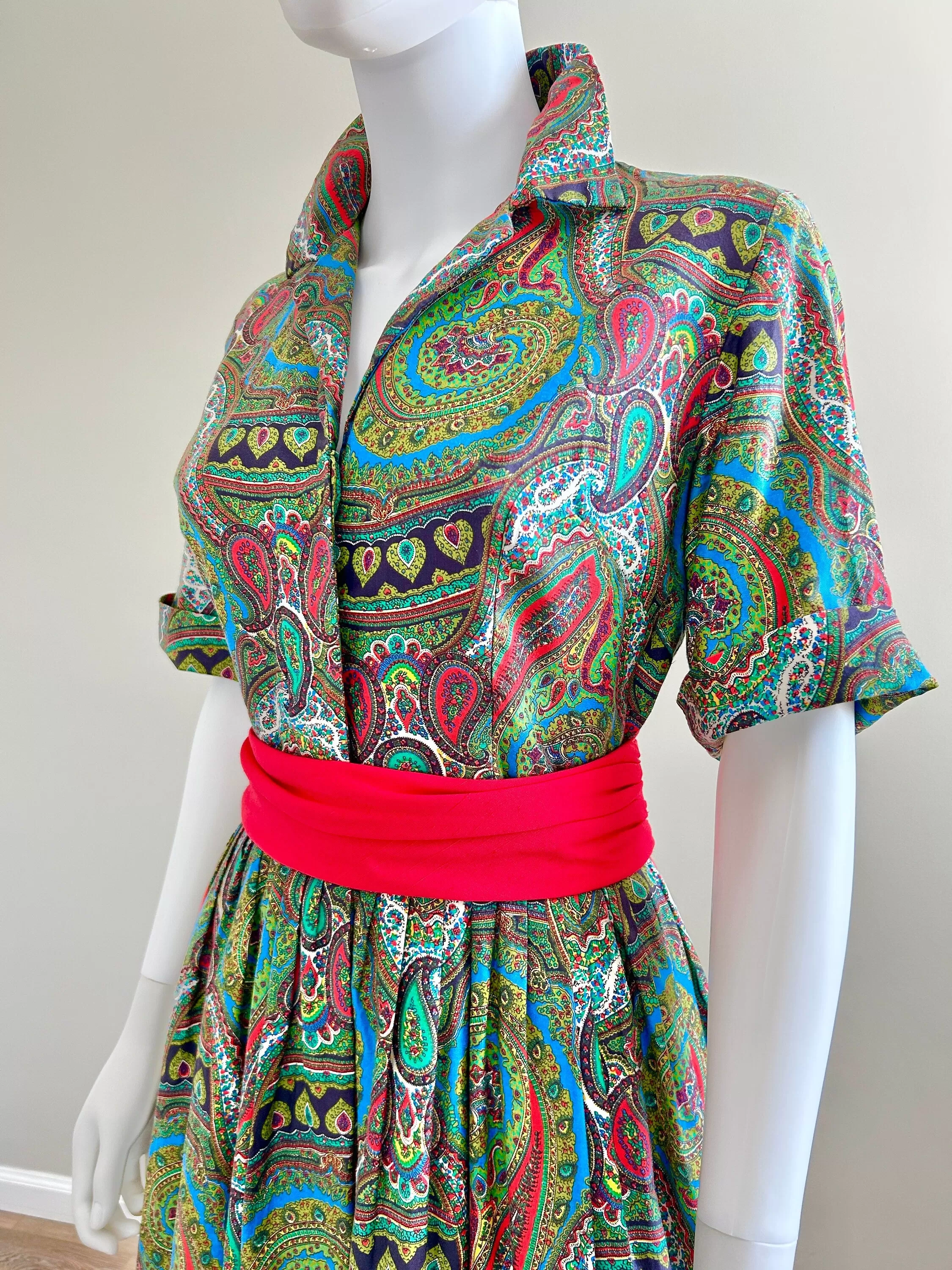 Vintage 1950s Paisley Cotton Shirt Dress / 50s Fit and Flare Dress / Size S M