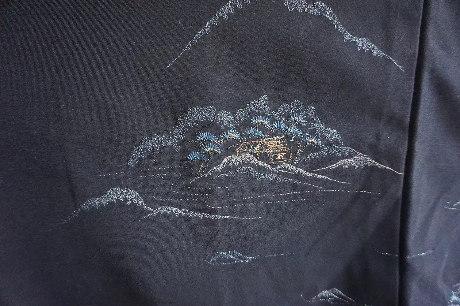 Vintage Haori/Kimono With Mountain design 1980s