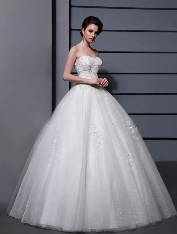 Wedding Dresses Ball Gown Strapless Bridal Dress Ivory Sweetheart Neckline Tulle Applique Beaded Wedding Gown