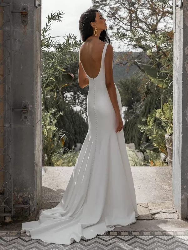 White Simple Wedding Dress With Train Bateau Neck Sleeveless Backless Satin Fabric Mermaid Bridal Dresses